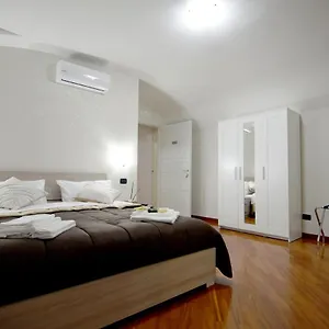 https://montesantogroup-apartments.hotels-amalfi.com