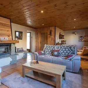 https://le-brec-terrasse-vue-montagne.fr-provencehotel.com
